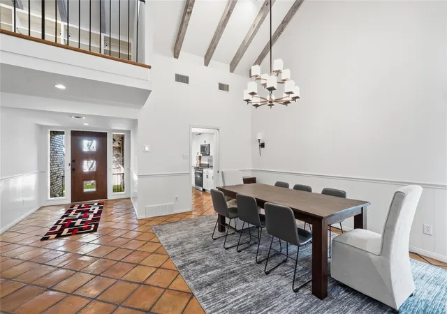 4th image of 2145 Fountain Square Dr, Fort Worth, TX 76107 | MLS# 21214204