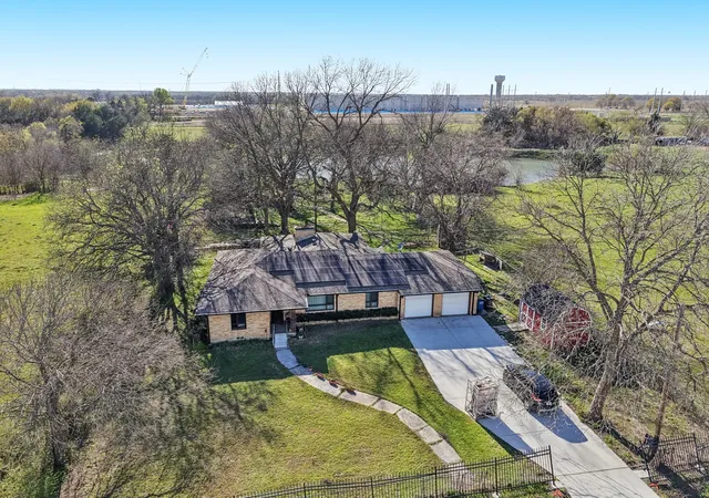 Photo 1 of Land for sale at 611 Ferris Rd, Lancaster, TX 75146 | MLS# 21212411 | Listing updated on 2026-10-07