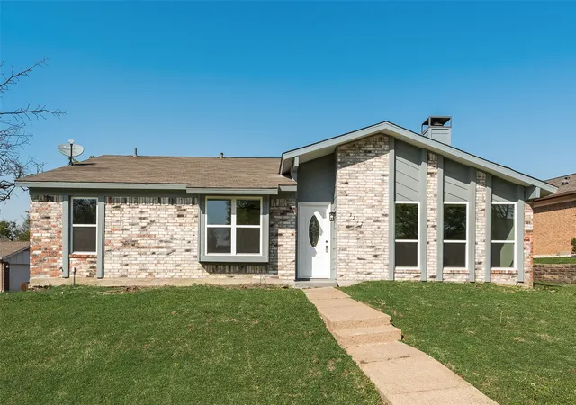 Photo 1 of Sale Pending at 3217 Mahan Cir, Mesquite, TX 75149 | MLS# 21214794 | Listing updated on 2026-08-19