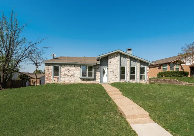 Photo 2 of Sale Pending at 3217 Mahan Cir, Mesquite, TX 75149 | MLS# 21214794 | Listing updated on 2026-08-19