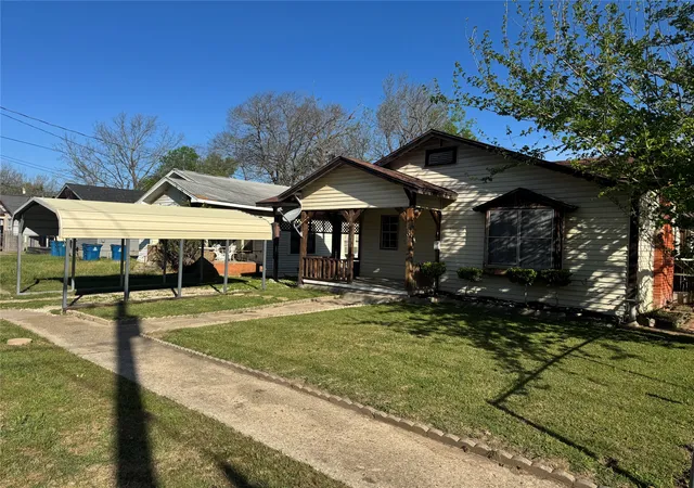 Homes for sale in Mexia, TX | 809 E Palestine St, Mexia, TX 76667 | MLS# 21213270