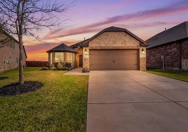 Photo 1 of Sale Pending at 916 Brittany Dr, Anna, TX 75409 | MLS# 21210542 | Listing updated on 2026-07-16