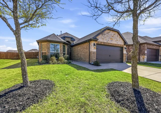 Photo 2 of Sale Pending at 916 Brittany Dr, Anna, TX 75409 | MLS# 21210542 | Listing updated on 2026-07-16