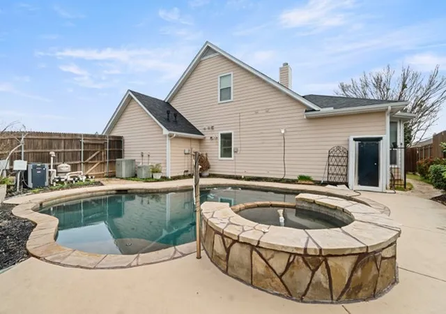 Photo 3 of Single family home for sale at 2412 Aramic Ct, Arlington, TX 76001 | MLS# 21204711 | Listing updated on 2026-08-27