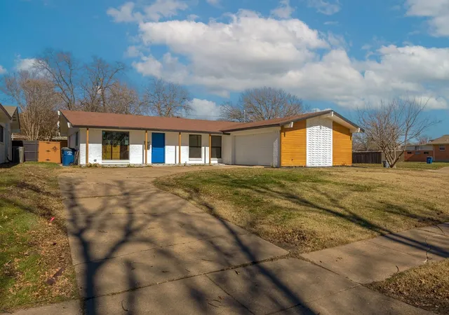 Photo 3 of Single family home for sale at 3061 Dothan Ln, Dallas, TX 75229 | MLS# 21208652 | Listing updated on 2026-09-01
