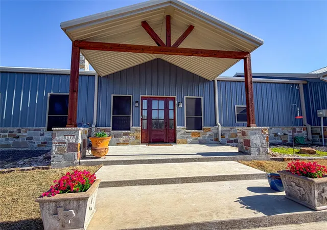 Photo 1 of Single family home for sale at 240 Cox Rd, Waxahachie, TX 75167 | MLS# 21214205 | Listing updated on 2026-07-23