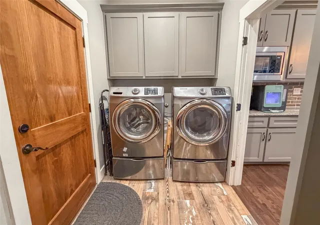 Photo 3 of Single family home for sale at 240 Cox Rd, Waxahachie, TX 75167 | MLS# 21214205 | Listing updated on 2026-07-23