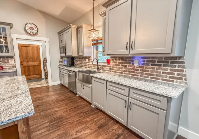 Photo 4 of Single family home for sale at 240 Cox Rd, Waxahachie, TX 75167 | MLS# 21214205 | Listing updated on 2026-07-23