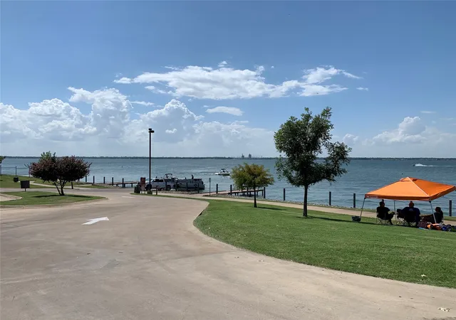 Photo 3 of Single family home for sale at 120 Darrell Dr, Rockwall, TX 75032 | MLS# 21214973 | Listing updated on 2026-09-18