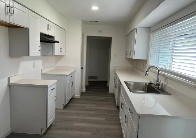 Photo 2 of Single family home for sale at 110 Gregory Dr, Rockwall, TX 75032 | MLS# 21214977 | Listing updated on 2026-09-18