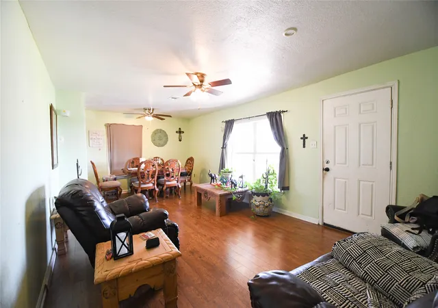 Homes for sale in Gunter, TX | 520 W Oak St, Gunter, TX 75058 | MLS# 21214757