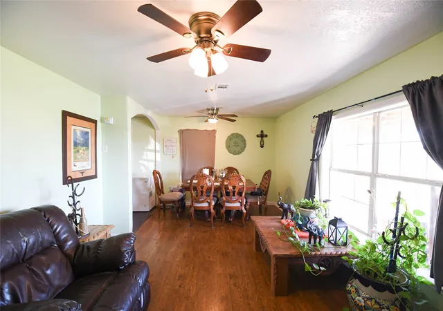 Homes for sale in Gunter, TX | 520 W Oak St, Gunter, TX 75058 | MLS# 21214757