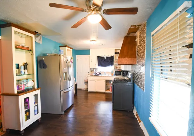 Homes for sale in Gunter, TX | 520 W Oak St, Gunter, TX 75058 | MLS# 21214757
