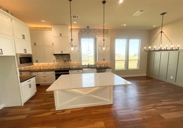 Photo 4 of Single family home for sale at 1083 Dixie Estates Wy, Whitesboro, TX 76273 | MLS# 21213853 | Listing updated on 2026-09-27