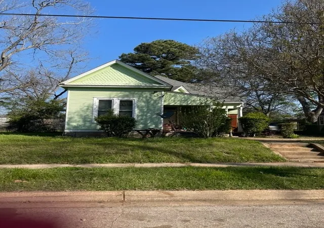 Homes for sale in Palestine, TX | 311 W Green St, Palestine, TX 75801 | MLS# 21214703