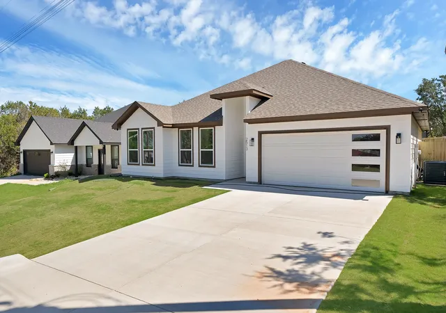 Homes for sale in Granbury, TX | 2513 Austin Ct, Granbury, TX 76048 | MLS# 21215093