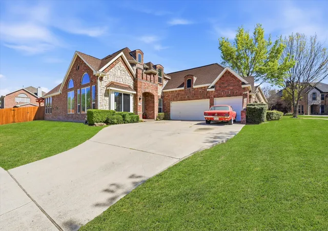 Photo 2 of Single family home for sale at 5 Scramble Ct, Mansfield, TX 76063 | MLS# 21214241 | Listing updated on 2026-09-18