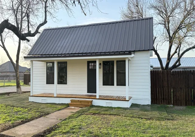 Homes for sale in Palmer, TX | 250 Cosey St, Palmer, TX 75152 | MLS# 21212517