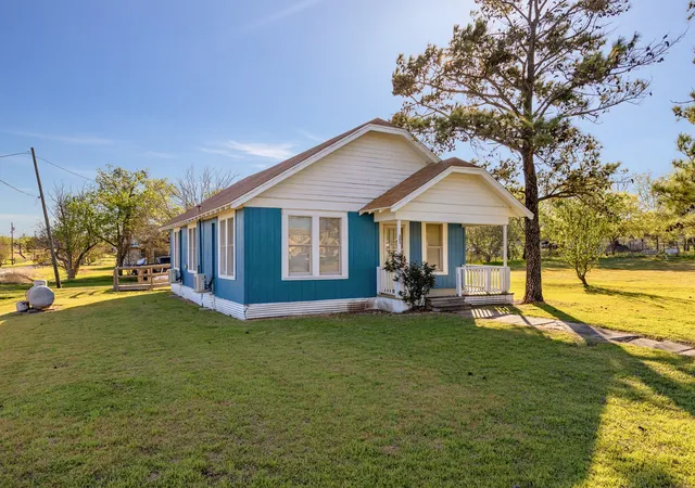 Homes for sale in Mount Calm, TX | 303 Seeley Ave, Mount Calm, TX 76673 | MLS# 21215352