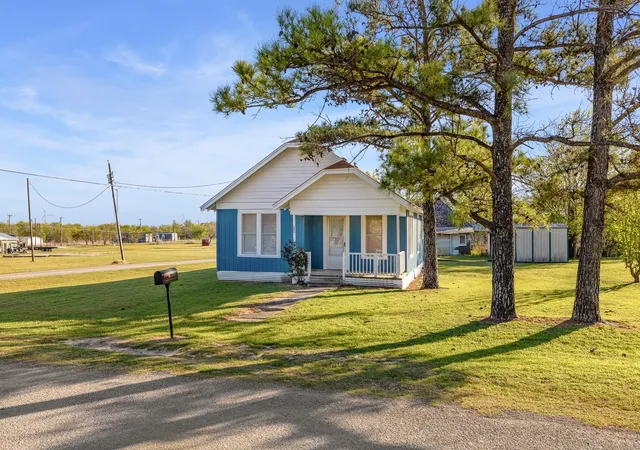 Homes for sale in Mount Calm, TX | 303 Seeley Ave, Mount Calm, TX 76673 | MLS# 21215352