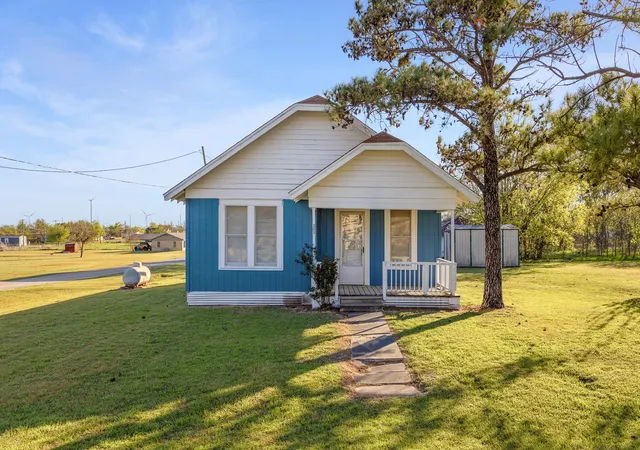 Homes for sale in Mount Calm, TX | 303 Seeley Ave, Mount Calm, TX 76673 | MLS# 21215352