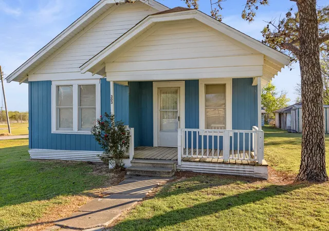 Homes for sale in Mount Calm, TX | 303 Seeley Ave, Mount Calm, TX 76673 | MLS# 21215352