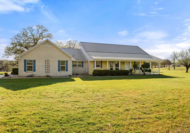 Photo 1 of Single family home for sale at 3100 Durant Ct, Granbury, TX 76049 | MLS# 21206388 | Listing updated on 2026-10-06