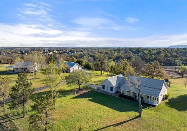 Photo 3 of Single family home for sale at 3100 Durant Ct, Granbury, TX 76049 | MLS# 21206388 | Listing updated on 2026-10-06