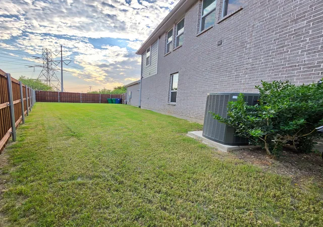 Photo 3 of Single family home for sale at 909 Carnation Dr, Crowley, TX 76036 | MLS# 21215373 | Listing updated on 2026-08-24