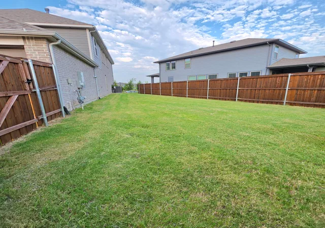 Photo 4 of Single family home for sale at 909 Carnation Dr, Crowley, TX 76036 | MLS# 21215373 | Listing updated on 2026-08-24