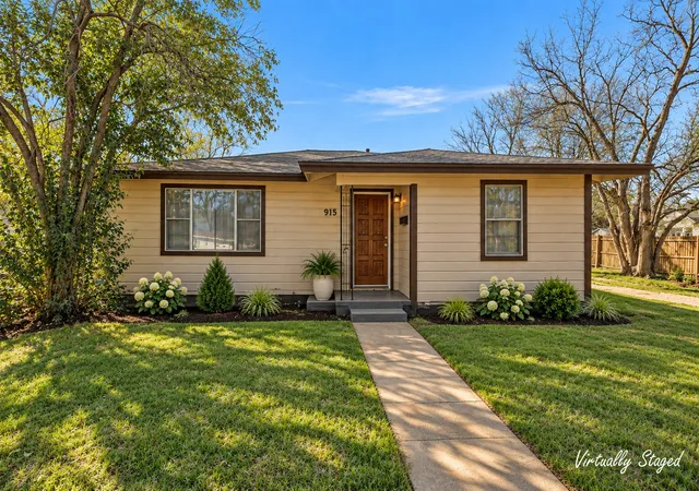 Single family home for sale at 915 Faulkner Ln, Waco, TX 76704 | MLS# 21214308