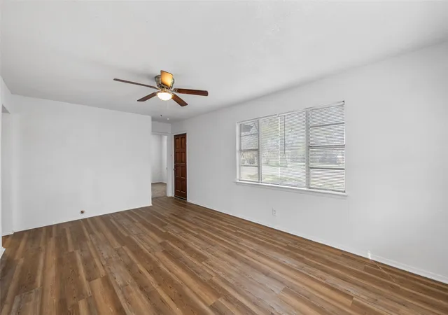 Photo 3 of Single family home for sale at 915 Faulkner Ln, Waco, TX 76704 | MLS# 21214308 | Listing updated on 2026-08-24