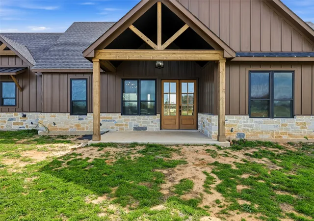 Photo 2 of Single family home for sale at 3988 Lake Valley Rd, Sunset, TX 76270 | MLS# 21214929 | Listing updated on 2026-09-18