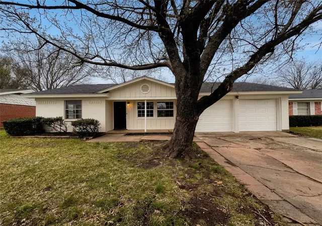 Homes for sale in Howe, TX | 802 N Hughes St, Howe, TX 75459 | MLS# 21215457