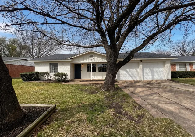 Homes for sale in Howe, TX | 802 N Hughes St, Howe, TX 75459 | MLS# 21215457