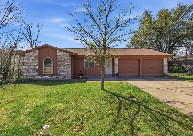 Homes for sale in Denton, TX | 3228 Hummingbird Ln, Denton, TX 76209 | MLS# 21214380
