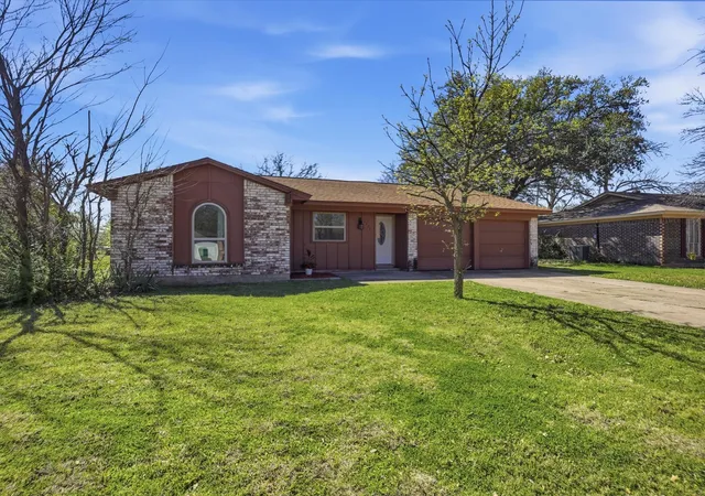 Homes for sale in Denton, TX | 3228 Hummingbird Ln, Denton, TX 76209 | MLS# 21214380