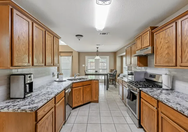 Photo 4 of Single family home for sale at 2109 Hemingway Dr, Denton, TX 76210 | MLS# 21211874 | Listing updated on 2026-08-19
