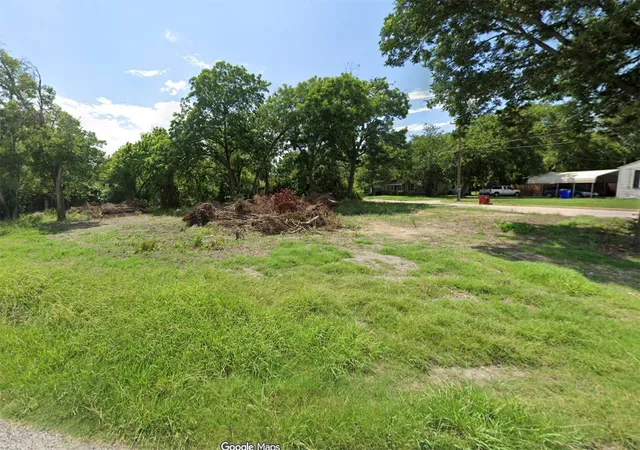 Photo 2 of Land for sale at 201 Neathery St, Farmersville, TX 75442 | MLS# 21215717 | Listing updated on 2026-09-17