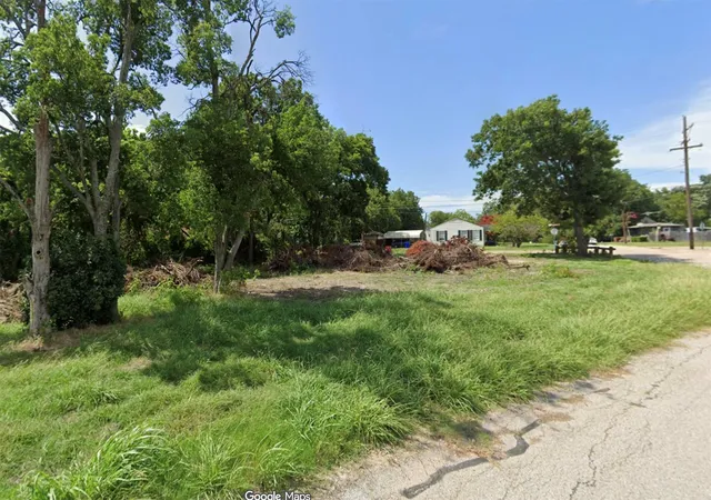 Photo 3 of Land for sale at 201 Neathery St, Farmersville, TX 75442 | MLS# 21215717 | Listing updated on 2026-09-17
