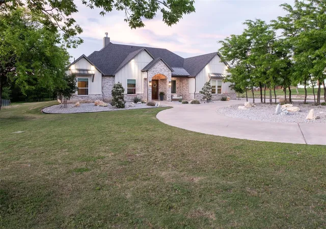 Homes for sale in Gunter, TX | 1401 Hunt Rd, Gunter, TX 75058 | MLS# 21197394