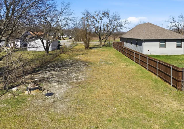 Homes for sale in Trenton, TX | 317 E Saunders St, Trenton, TX 75490 | MLS# 21215859