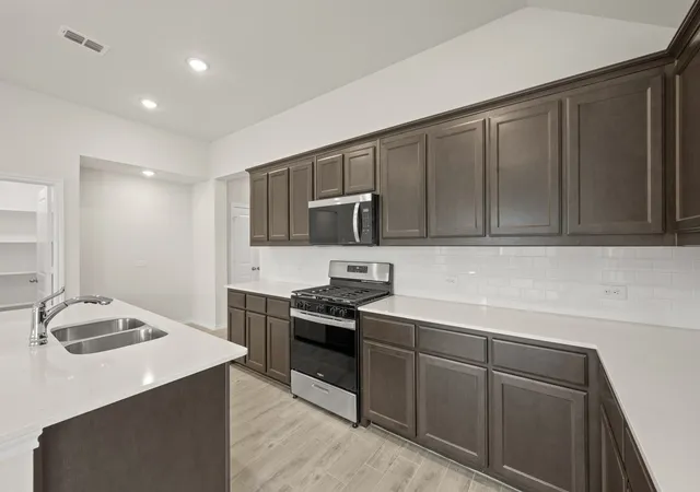 Photo 4 of Single family home for sale at 328 Dairy Wy, Midlothian, TX 76065 | MLS# 21215895 | Listing updated on 2026-10-01