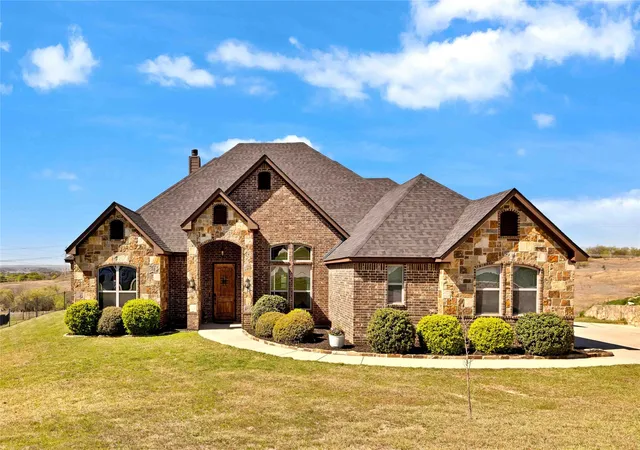 Photo 2 of Single family home for sale at 10301 Los Rios Dr, Fort Worth, TX 76179 | MLS# 21211157 | Listing updated on 2026-08-25