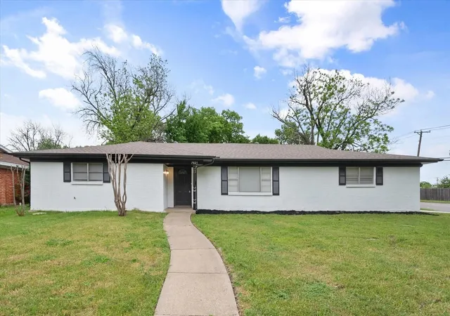 Photo 1 of Single family home for sale at 7821 Regency Ln, Fort Worth, TX 76134 | MLS# 21211272 | Listing updated on 2026-07-20