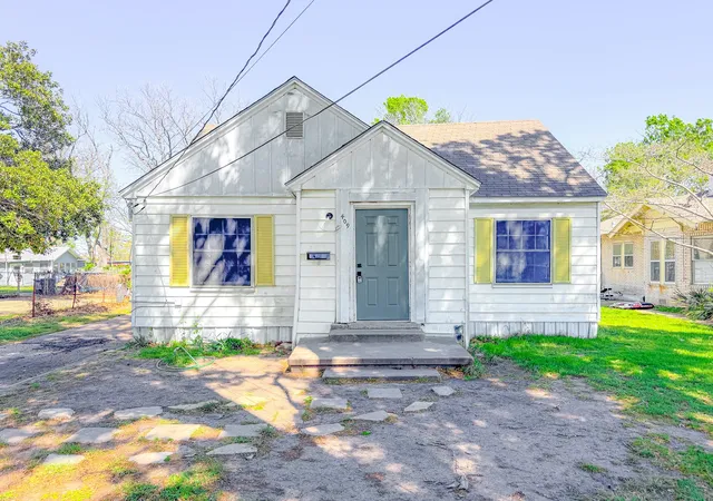 Photo 1 of Single family home for sale at 409 S 31st St, Corsicana, TX 75110 | MLS# 21214234 | Listing updated on 2026-07-21