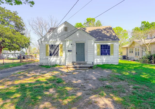 Photo 33 of Single family home for sale at 409 S 31st St, Corsicana, TX 75110 | MLS# 21214234 | Listing updated on 2026-07-21