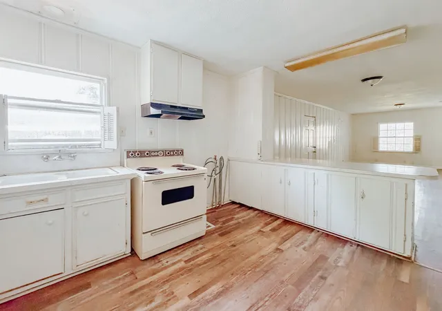 Photo 2 of Single family home for sale at 409 S 31St St, Corsicana, TX 75110 | MLS# 21214234 | Listing updated on 2026-07-21