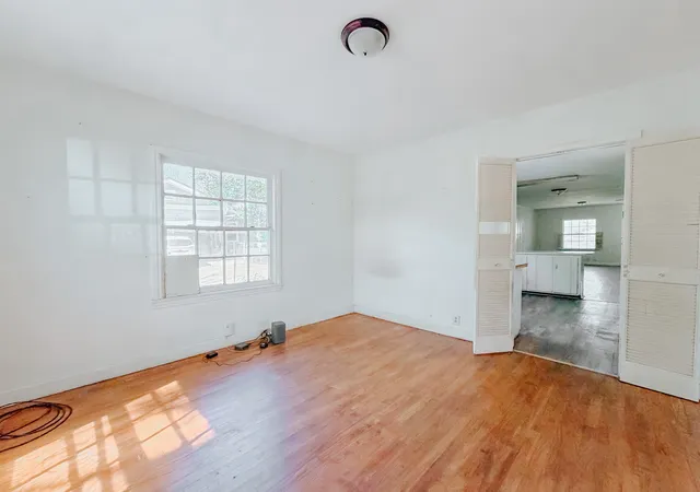 Photo 4 of Single family home for sale at 409 S 31St St, Corsicana, TX 75110 | MLS# 21214234 | Listing updated on 2026-07-21