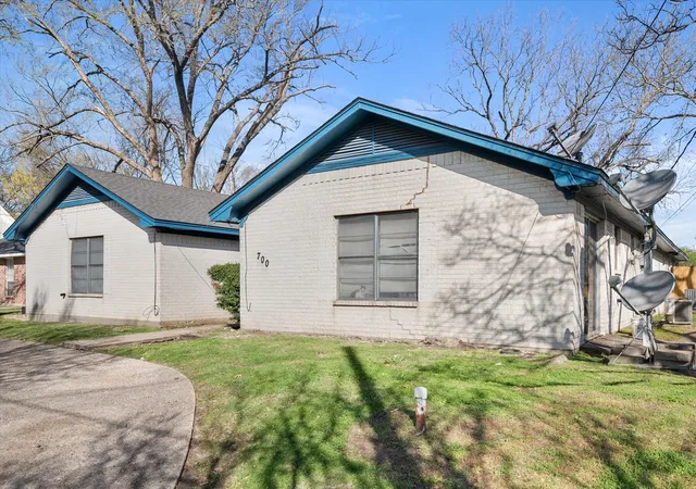 Photo 1 of Sale Pending at 700 W 3rd Ave, Corsicana, TX 75110 | MLS# 21215998 | Listing updated on 2026-08-20